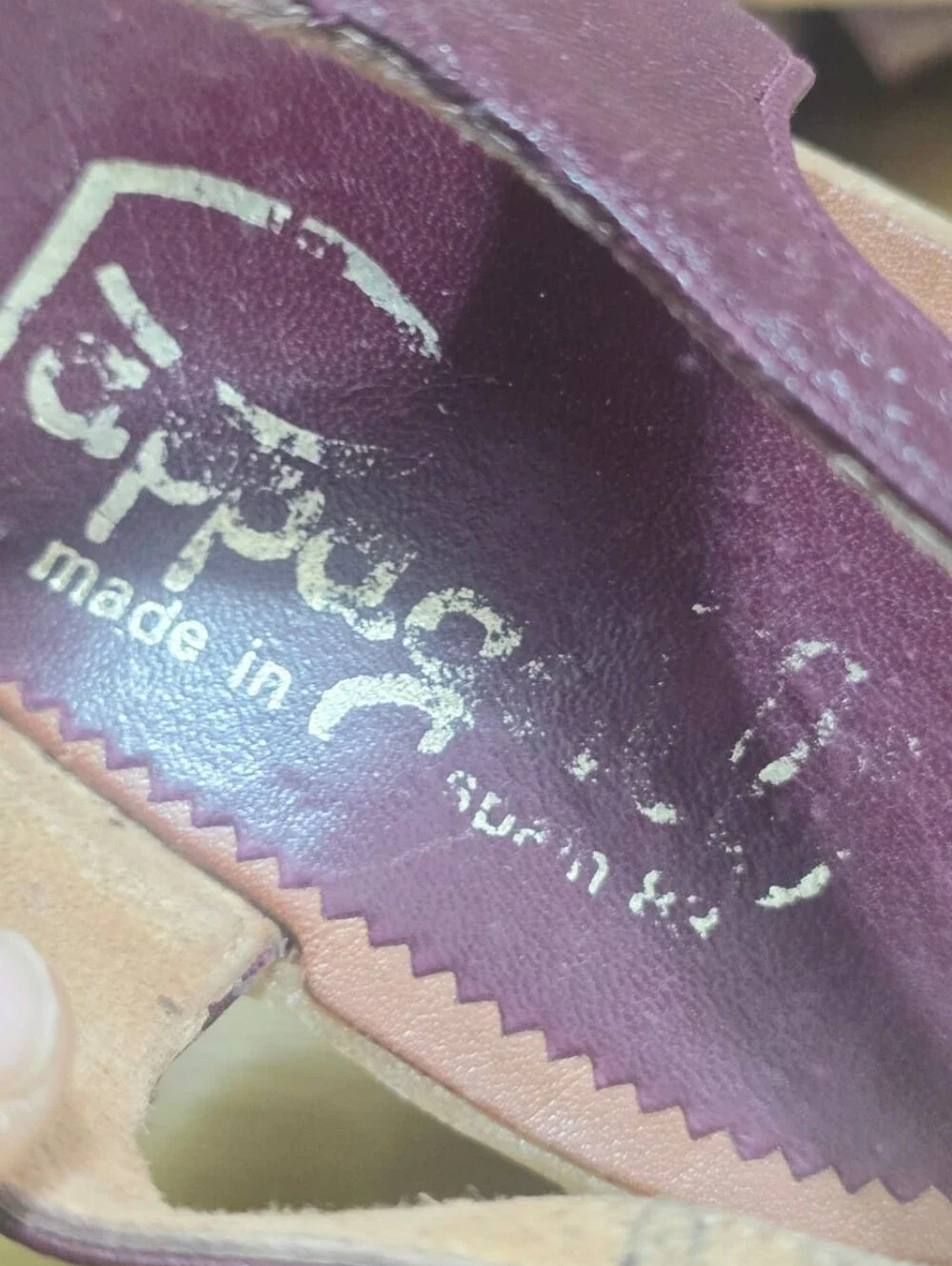 Pappagallo Burgundy Leather Wedge Heels T-strap with Three Horizontal Bands Sz 8
